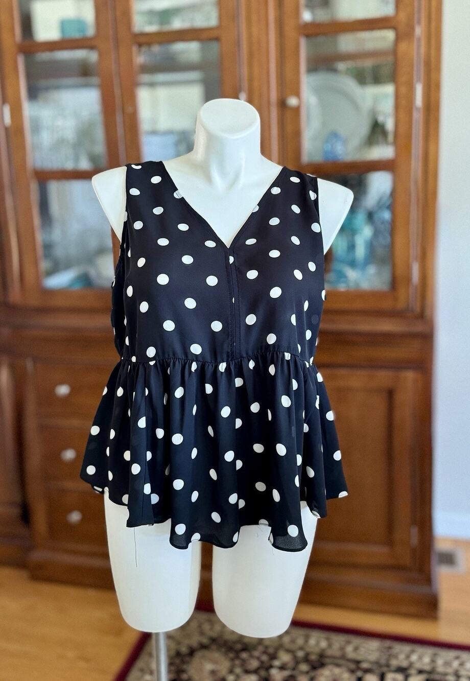 Torrid Polka Dot Black White V-Neck Sleeveless Ruffle Peplum Blouse Size 1